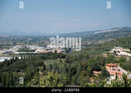 Centre historique d'Assise, Ombrie, Italie. 21 août 2019 vu de Spello © Wojciech Strozyk / Alamy Stock Photo Banque D'Images