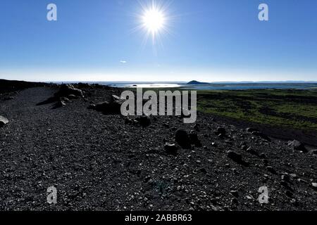 Cratère Hverfjall près du lac Myvatn en Islande, l'un des plus grands cratères volcaniques dans le monde avec un diamètre de près de 800m au dessus. Banque D'Images