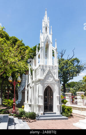 Mausolée en Sathitmahasimaram Ratchaworawihan Ratchabophit Wat, Bangkok, Thaïlande Banque D'Images