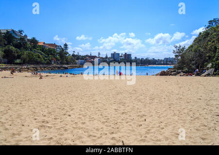 Manly, Australie - 16 décembre 2013 : Avis de Shelly beach sur une journée ensoleillée. C'est une plage très populaire en été. Banque D'Images