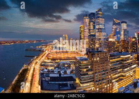 Panorama de l'antenne de New York City skyline at Dusk Banque D'Images
