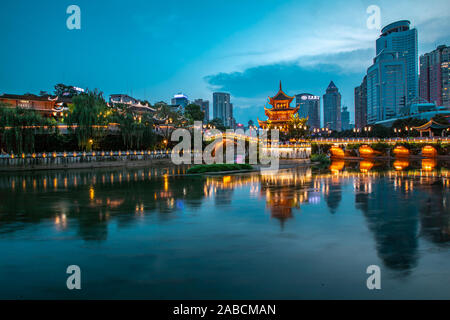 Jia Xiu Pavilion, une attraction touristique locale, a terminé sa rénovation et attirer l'attention en raison de sa belle apparence, au sud-ouest de la ville de Guiyang Ch Banque D'Images