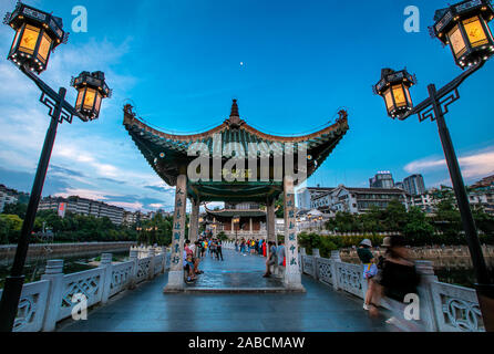 Jia Xiu Pavilion, une attraction touristique locale, a terminé sa rénovation et attirer l'attention en raison de sa belle apparence, au sud-ouest de la ville de Guiyang Ch Banque D'Images
