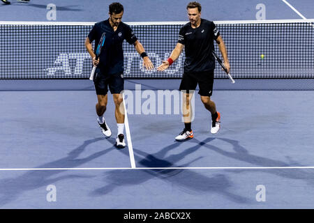 Joueur de tennis professionnel Croate Mate Pavic et joueur de tennis professionnel brésilien Bruno Soares concourir contre joueur de tennis français Banque D'Images