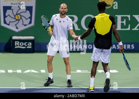 Les joueurs de tennis professionnels français Adrian Mannarino et Gael Monfils en concurrence contre le joueur de tennis professionnel Croate Mate Pavic et prof brésilien Banque D'Images