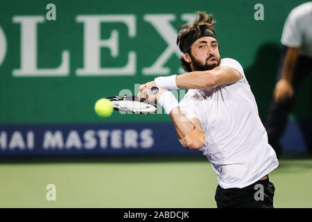 Joueur de tennis professionnel géorgien Nikoloz Basilashvili rivalise contre joueur de tennis autrichien Dominic Thiem au cours de la troisième série de Banque D'Images