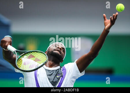 Joueur de tennis professionnel américain Frances Tiafoe rivalise contre le Canadien d'origine israélienne joueur de tennis professionnel Denis Shapovalov durant la première Banque D'Images