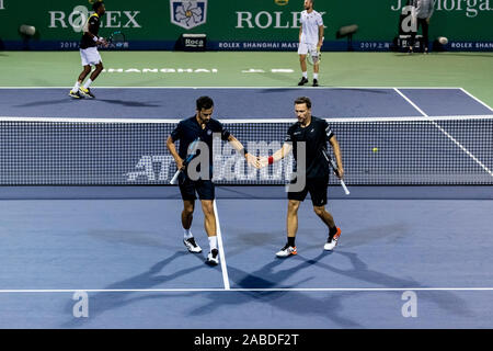 Joueur de tennis professionnel Croate Mate Pavic et joueur de tennis professionnel brésilien Bruno Soares concourir contre joueur de tennis français Banque D'Images