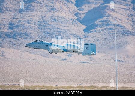 Las Vegas, NOV 17 : République Fairchild A-10 Thunderbolt II en démo USAF Air show à Nellis Air Force Base le Nov 17, 2019 à Las Vegas, Nevada Banque D'Images