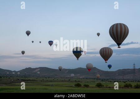 Montgolfières à cappadociain la turquie Banque D'Images