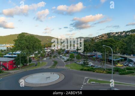 Airlie Beach, Australie - Février 04, 2017 : La rue principale de la ville d'Airlie Beach Whitsundays. Queensland Banque D'Images