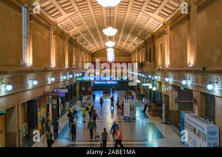 Adelaide, Australie - 10 novembre 2017 : hall d'entrée de la Gare Centrale d'Adélaïde Banque D'Images