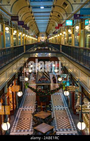 Adelaide, Australie - 10 novembre 2017 : décorations de Noël à Adélaïde Arcade Banque D'Images