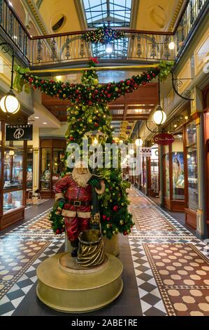 Adelaide, Australie - 10 novembre 2017 : décorations de Noël à Adélaïde Arcade Banque D'Images