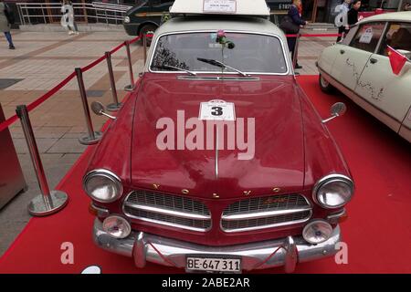 Les voitures de course de rallye en tenant ce parc pour une démonstration à Wangfujing, une rue commerçante, à Beijing, Chine, 11 octobre 2019. Pour célébrer le 25e a Banque D'Images