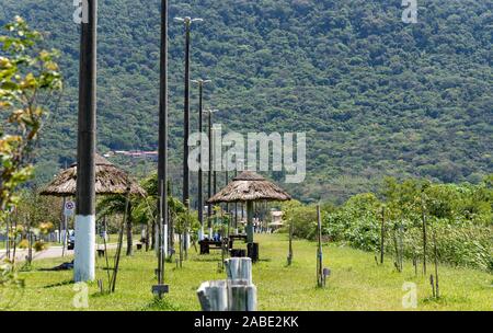 Vue depuis la rive du Lagon Marcelino dans le quartier touristique et station balnéaire de Osorio, Rio Grande do Sul, RS, Brésil, Tourisme en Amérique latine. Ville Banque D'Images