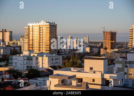 Tramandaí est une municipalité du Brésil dans l'état de Rio Grande do Sul. C'est une ville balnéaire sur la côte nord de Rio Grande do Sul, qui est 118 km f Banque D'Images