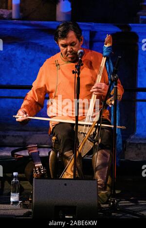 Copenhague, Danemark. 26 Nov, 2019. Le Russian-Mongolian le chant de gorge et folk band Huun-Huur-Tu effectue un concert live à chrétiens Kirke à Copenhague. (Photo crédit : Gonzales Photo/Malthe Ivarsson/Alamy Live News). Banque D'Images