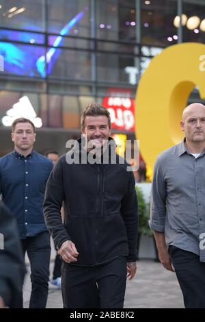 Ancien footballeur français David Beckham, milieu, est vu sortir shopping à Sanlitun à Pékin, Chine, 11 octobre 2019. Banque D'Images