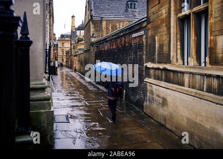 Sénat Chambre Passage sur un matin d'hiver humide dans le centre de Cambridge Banque D'Images