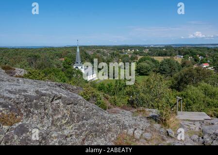 Koster, en Suède. 12 juillet, 2019. Vue de l'église de Koster dans le parc national de Kosterhavet à la côte occidentale de la Suède. Credit : Stephan Schulz/dpa-Zentralbild/ZB/dpa/Alamy Live News Banque D'Images