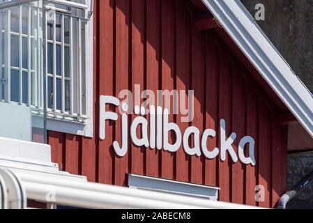 09 juillet 2019, la Suède, le mot : Stenungsund Stenungsund est écrit sur une maison gable. Grebbestad est l'une des célèbres stations balnéaires sur la côte occidentale de la Suède. Photo : Stephan Schulz/dpa-Zentralbild/ZB Banque D'Images