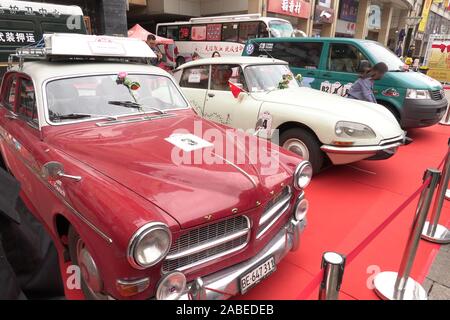 Les voitures de course de rallye en tenant ce parc pour une démonstration à Wangfujing, une rue commerçante, à Beijing, Chine, 11 octobre 2019. Pour célébrer le 25e a Banque D'Images