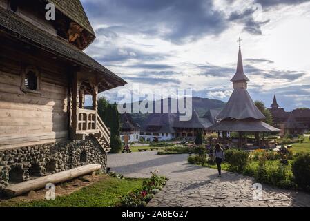 L'église et de l'autel d'été monastère de Barsana, village situé dans le comté de Maramures Roumanie Banque D'Images