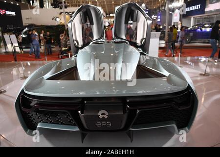 Les gens regardent NIO EP9, d'une bouilloire-powered, à deux sièges de voiture de sport à la 18e exposition internationale de l'Automobile de Nanjing, à Nanjing, Chine, Moyen-Orient Jian Banque D'Images