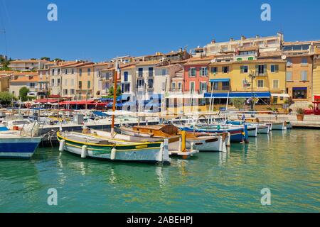 Port de Cassis la vieille ville. Provence-Alpes-Cote d'Azur, dans le sud de la France, France Banque D'Images