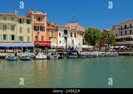 Port de Cassis la vieille ville. Provence-Alpes-Cote d'Azur, dans le sud de la France, France Banque D'Images