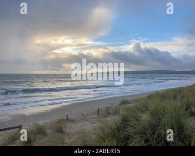 Les grandes marées à très haute plage de Sandbanks Suzanne Crédit McGowan / Alamy live news Banque D'Images