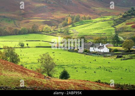 Barrow-in-Furness, UK, mercredi, Octobre 17 2018, l'ensoleillement, d'une douche et d'un temps doux en peu de Langdale, Cumbria, John Potter Banque D'Images