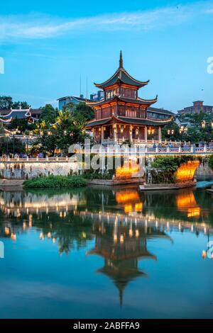 Jia Xiu Pavilion, une attraction touristique locale, a terminé sa rénovation et attirer l'attention en raison de sa belle apparence, au sud-ouest de la ville de Guiyang Ch Banque D'Images