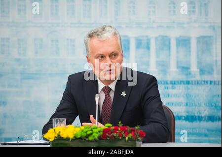 2019 11 27. Vilnius, Lituanie. Le président Gitanas Nausėda a rencontré le président Vladimir Zelensky de l'Ukraine. Banque D'Images