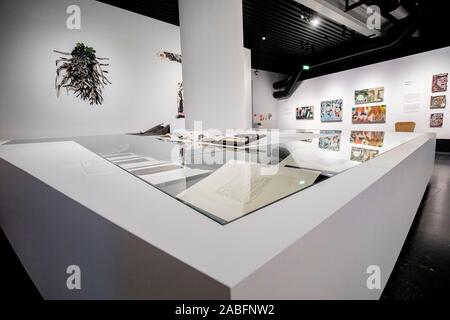 Amsterdam, Pays-Bas. 27 Nov, 2019. AMSTERDAM, centre, 27-11-2019, à partir de 2019 à avril 2020, le Musée Historique Juif rend hommage à Eli Content, l'un des plus importants artistes juifs contemporains dans les Pays-Bas. L'exposition rétrospective Eli Content : tellement je regardais sur la beauté dispose de points saillants de son œuvre idiosyncrasique du passé quarante ans. Credit : Pro Shots/Alamy Live News Banque D'Images