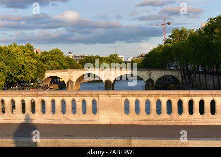 Pont Marie du pont Louis Philippe au coucher du soleil. Paris, France. Banque D'Images