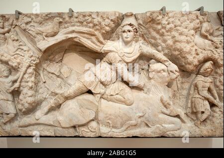 Italie, Rome, terme di Diocleziano, Thermes de Dioclétien, Museo Nazionale Romano, Musée National Romain, Bas relief de marbre de Mithras (2e-3e siècle après J.-C.) Banque D'Images