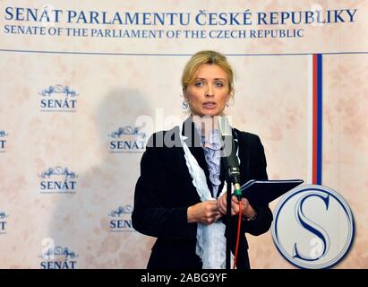 Prague, République tchèque. 18 Oct, 2013. ***18 octobre 2013, photo d'*** La Chambre tchèque des députés élus Monika Simunkova, 46 ans, ancien commissaire aux droits de l'homme, médiateur adjoint sur proposition du Sénat et Président Milos Zeman, aujourd'hui, le mercredi 27 novembre, 2019. Le poste de médiateur, le défenseur public des droits des citoyens, a été tenue par le promoteur des droits de l'homme et ancien dissident Anna Sabatova depuis 2014. Sabatova a été ombudsman adjoint en 2001-2007. Photo : CTK Vit Simanek/Photo/Alamy Live News Banque D'Images