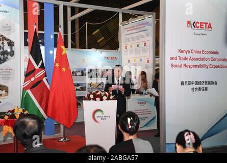 Nairobi, Kenya. 26 Nov, 2019. Wang Xiaoguang, chef de la délégation Exposition chinoise et vice-président de la China International Exhibition Centre Group Corporation (CIEC), prend la parole lors de la cérémonie d'ouverture de la coopération de la capacité industrielle China-Kenya Expo à Nairobi, Kenya, le 26 novembre 2019. Les quatre jours de la coopération de la capacité industrielle China-Kenya Expo qui a ouvert ses portes mardi fournira une plate-forme pour les institutions du secteur public et privé des deux pays d'interagir les uns avec les autres, selon les organisateurs. Crédit : Li Yan/Xinhua/Alamy Live News Banque D'Images