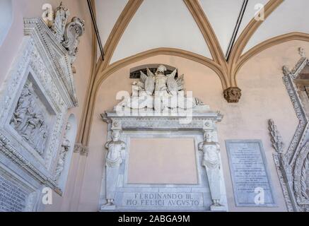 Détails de portique de cathédrale de l'Assomption de la Vierge Marie dans la ville de Palerme, capitale de la région autonome de Sicile, Italie Banque D'Images