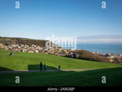 À l'est vue sur la vieille ville de Hastings de Castle Hill, East Sussex, England, UK Banque D'Images