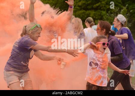Relations sérieuses In Color Run Banque D'Images