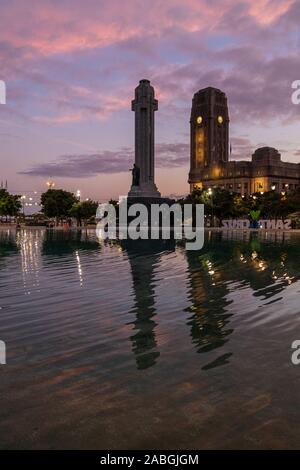 Crépuscule sur la Plaza de Espana à Santa Cruz de Tenerife, Canaries, Espagne Banque D'Images