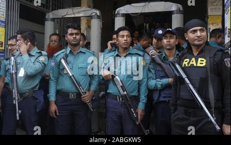 Dhaka, Bangladesh. 27 Nov, 2019. Mesures de sécurité lors d'une cour pour l'Artisan Holey verdict attaque à Dhaka. Credit : MD Mehedi Hasan/ZUMA/Alamy Fil Live News Banque D'Images