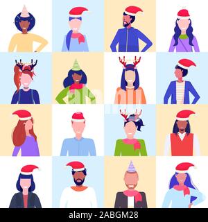 Mélanger ensemble les gens de course wearing santa hats et les cornes icône profil nouvelle année Vacances de noël ensemble Hommes Femmes Hommes Femmes portrait avatar collection visages vector illustration Illustration de Vecteur