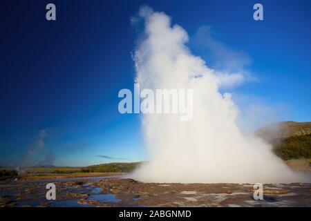 Strokkur Geysir, Islande éruption Banque D'Images