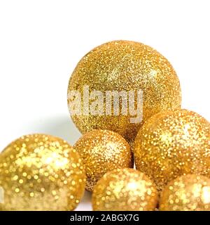 Golden balls in front of white background Banque D'Images