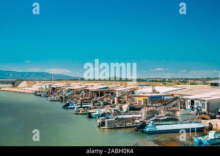 Leucate, France. Oyster Farms et marché aux poissons dans le village. Banque D'Images