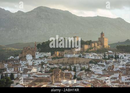 Antequera est un beau village blanc et dans la province de Malaga, Andalousie, Espagne Banque D'Images